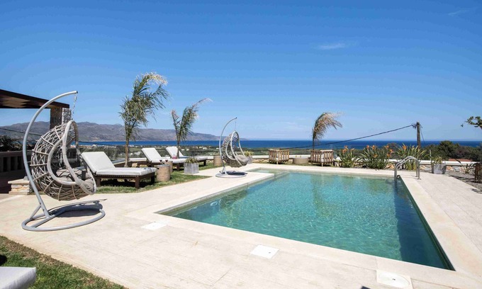 Kolymbari Villa | Deluxe villa with heated pool in Maleme