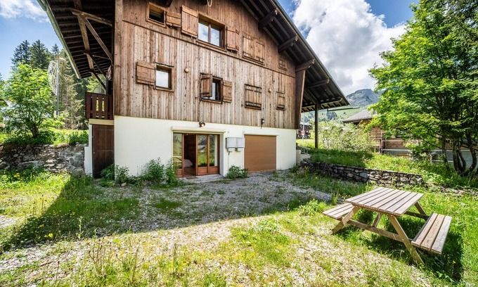 Le Praz de Lys Ski Chalet | Demi- Chalet Les Trolles 6-8 Pers' with Mountain View, Private Terrace and Wi-Fi