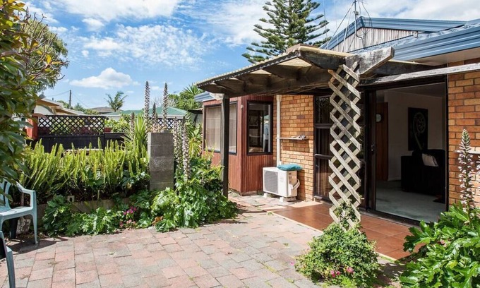 Tikipunga House | Denby Crest Modern Townhouse