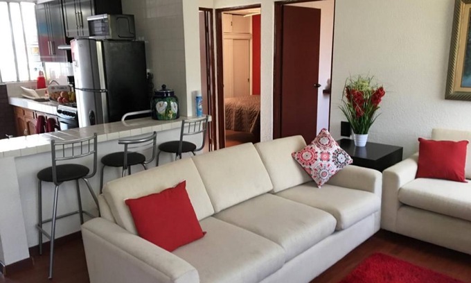 Zona Dorada Apartment | Departamento totalmente amueblado en la Zona Dorada, a 4 cuadras de la playa.