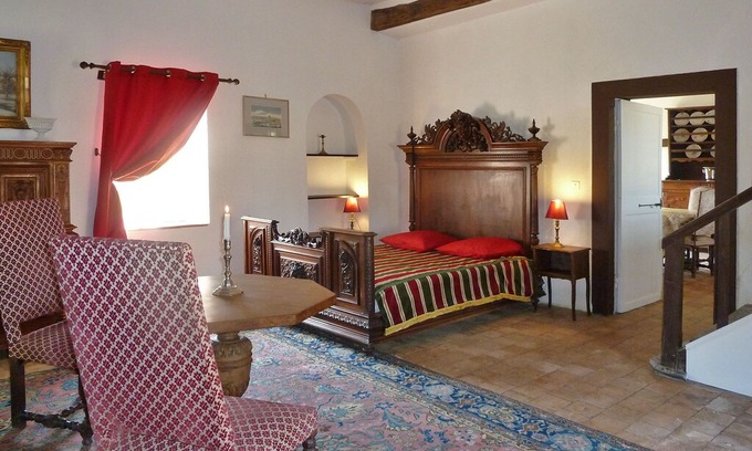 Chateau-sur-Allier House | Dependance of a 16th century castle listed as an historical monument!