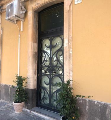 Licodia Eubea Apartment | Dépendance of the Frazzetto Sisters