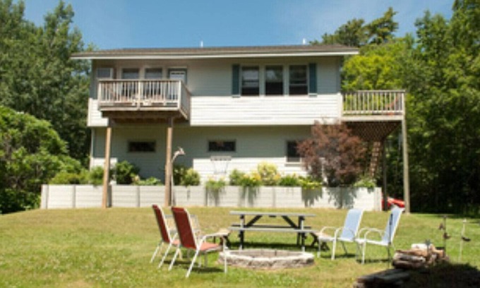 Red Cliff Apartment | DePerrys On The Lake Waterfront Access to Lake Superior