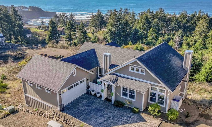 Depoe Bay House | Depoe Bay Ocean View, King Suite, Bunk Room, Tesla Charger, Outdoor Fireplace!