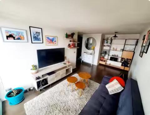 Nunoa Apartment | Depto full cercano a plaza Ñuñoa y metro Villa Frei, parking, piscina