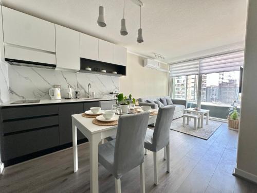 Santiago Apartment | Depto nuevo y acogedor, terraza y estacionamiento