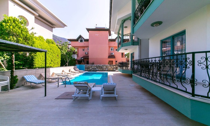 Icmeler Apartment | Dere Apartment 1 Icmeler Daily Weekly Rentals