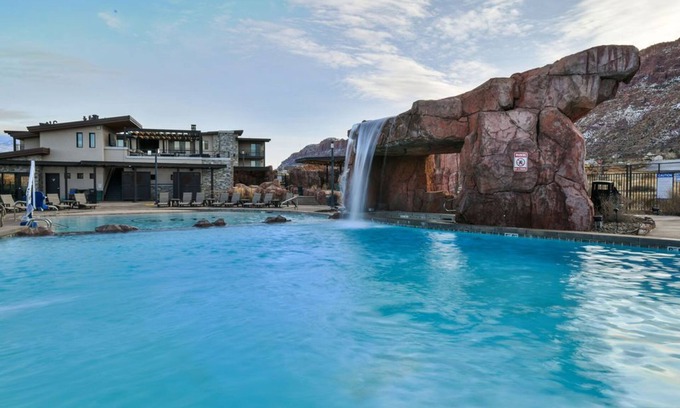 Moab South Valley Condo | Desert Moab Escape | 3BR Condo Resort Pool & RedRock View C2