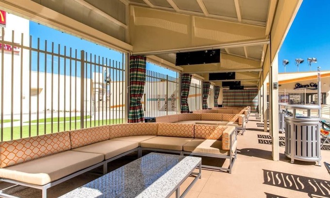 Laughlin House | Desert Oasis In The Heart Of Laughlin! 4 Stylish Units for Families On A Budget!