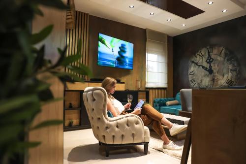 Cuprija Apartment | Design Apartment PLATINIUM SPA LUX 5 STAR "HAVANA" Completely PRIVATE Wellness & Spa FREE INCLUDED Sauna & Jacuzzi & Salt Wall & Fire place & 3D Ceilings & Business WiFi & NETFLIX & Keyless code entry & FULL SMART APP & SECURE 2 Parking place