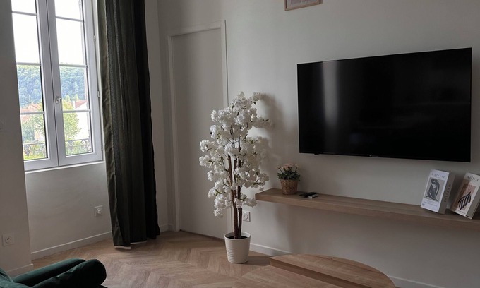 Perigueux Apartment | Design & Comfort apartment ! Sleeps 4