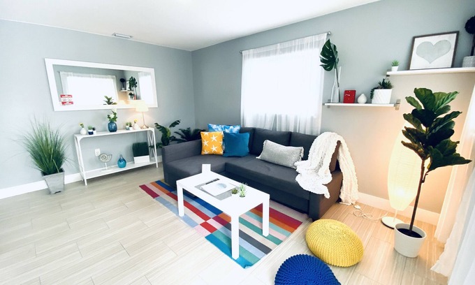 Buena Vista Apartment | Design District! 2-Bd 1-Bth w/ Gated Parking (4400)
