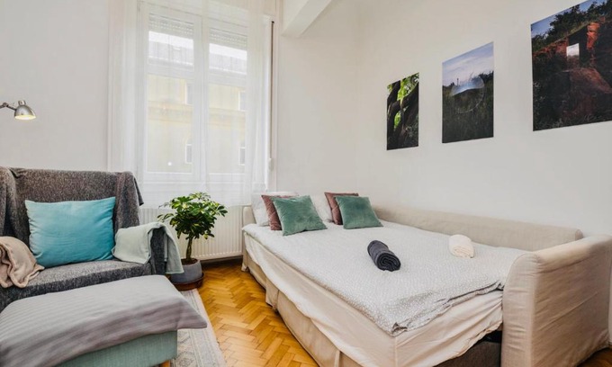 Orszagut Apartment | Design Studio