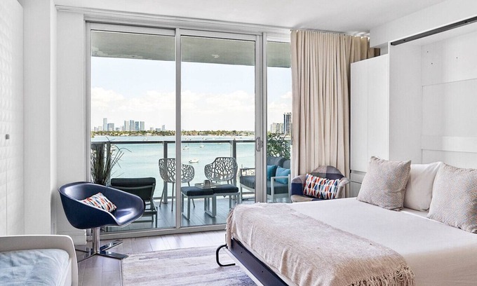 West Avenue Condo | Design Studio Miami Beach With stunning Bay View Balcony