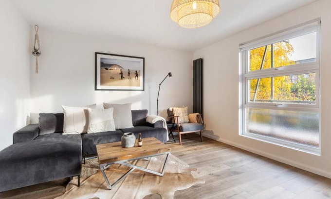 Haggerston House | Designer 3 Bed House with Spacious interior in Haggerston