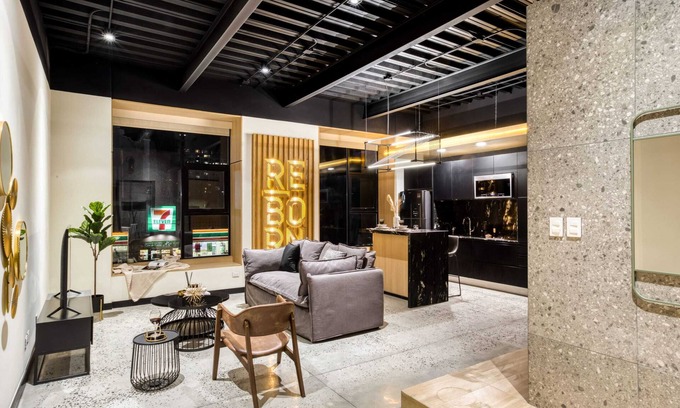 Avenida Revolucion Apartment | Designer Apt: Indoor Pool+Gym+Business Lounge