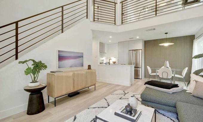 Gracywoods House | Designer Central Austin Home | Close to Domain/Q2