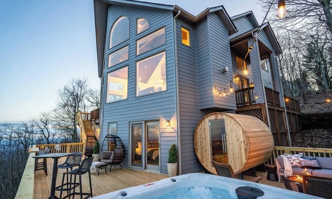 Roseland House | Designer Home w/Incredible Views, Sleeps 16