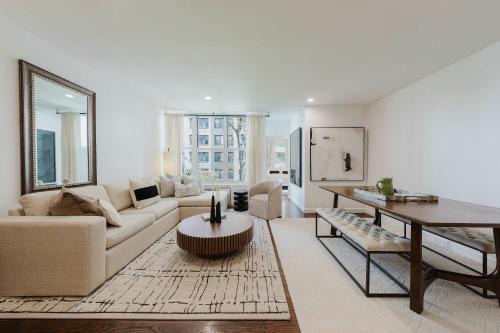 Turtle Bay Apartment | Designer Home in Diplomat District