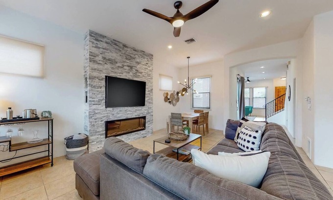 Tucson House | Designer Snowbird friendly home W/WiFi, enclosed yard & patio, W/D, AC & pooln