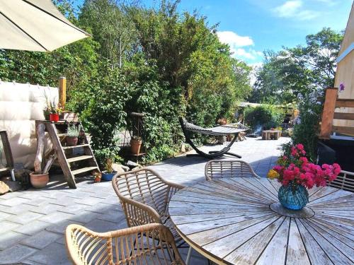 Borre Apartment | Det Gamle Garnbinderi, ved Møns bedste strand.