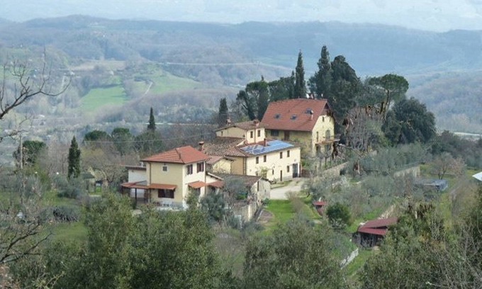 Neri House | detached house in the small hamlet of 4 buildings in the Tuscan countryside at com