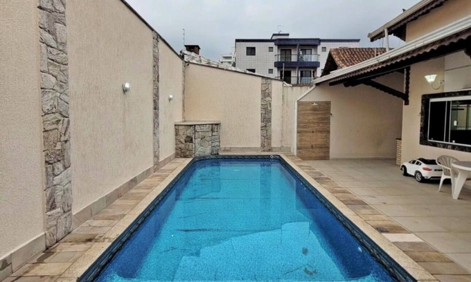 Guilhermina House | Detached cinema house, excellent location in the Guilhermina neighborhood