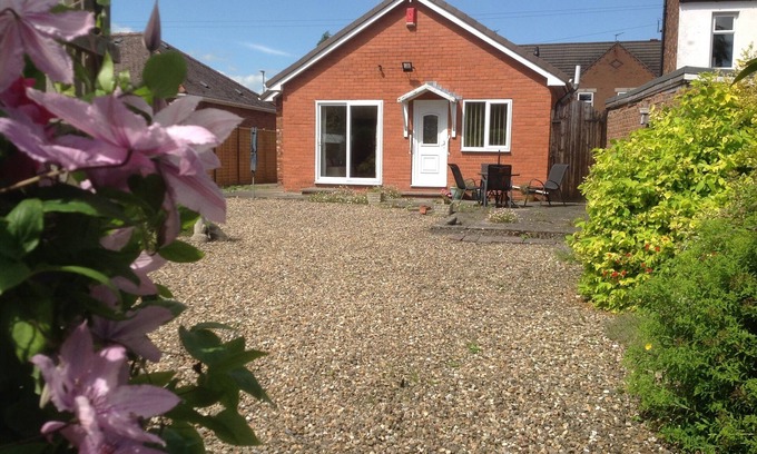Beverley House | Detached Bungalow central Beverley great location with parking