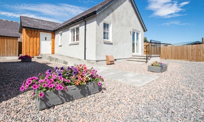 Inverness Cottage | Detached holiday home in a quiet location yet close to shops in Inshes, Inverness