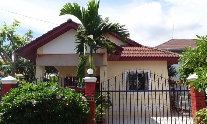 North Pattaya House | Detached holiday home in the garden