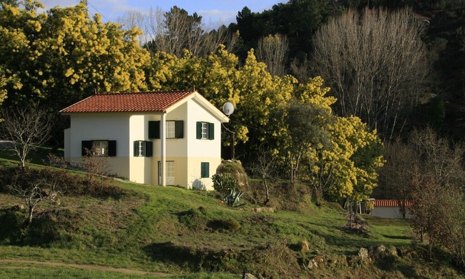 Covas Cottage | Detached holiday home with delightful view over the valley