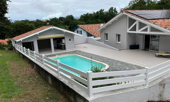 Bayonne House | Detached house surrounded by greenery in Bayonne 64