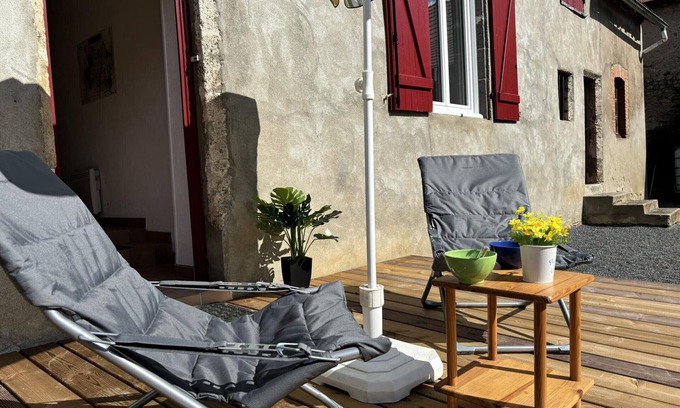 Saulcet Cottage | Detached house with garden and terrace, ideally located between Moulins and Vichy
