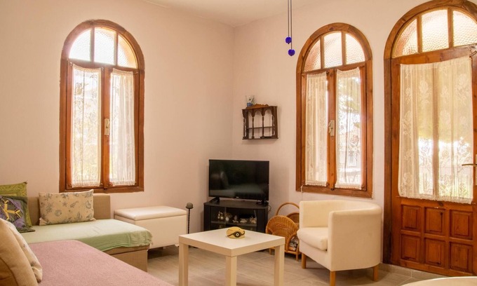 Ildır Koyu Villa | Detached House with Garden in Cesme