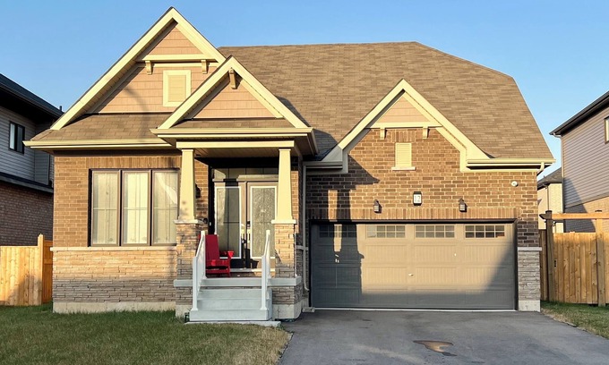 Thorold House | Detached loft bunglow: 3BR/3BA nr Niagara Falls, Welland Canal & NOTL sights