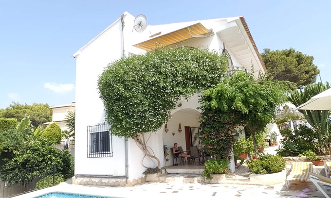 Urbanitzacio la Fustera Villa | Detached three bedroomed villa beautiful private pool, aircon, with free wifi.