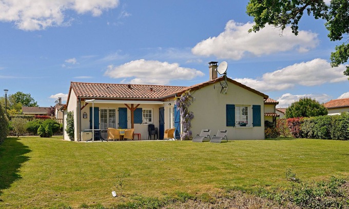 Vasles Villa | Detached villa with large garden near beautiful golf course
