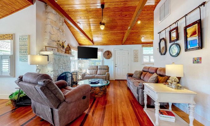 Treasure Island Hotel | Detlow's Treasured Cottages 1