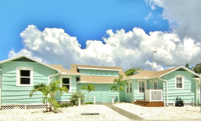 Treasure Island Hotel | Detlow's Treasured Cottages 3