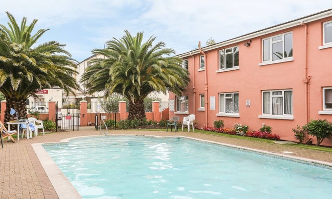 Paignton Cottage | DEVON SEASIDE APARTMENT, family friendly, with pool in Paignton