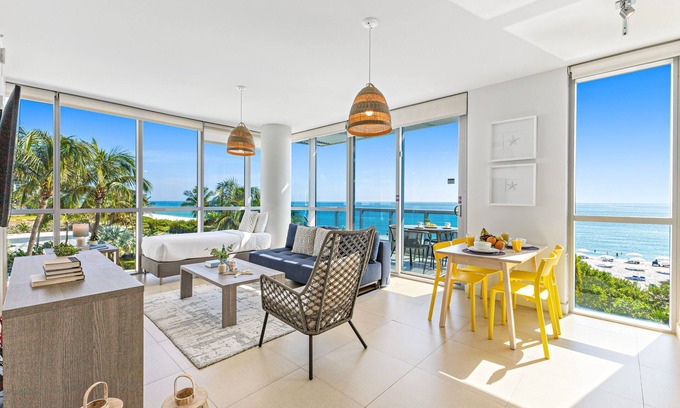 North Beach Apartment | Dharma Home Suites Miami at Monte Carlo