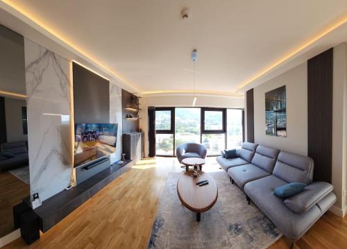 Centar Apartment | Diamond Residences 2bd 2bth 11fl Lux Apt & Free P
