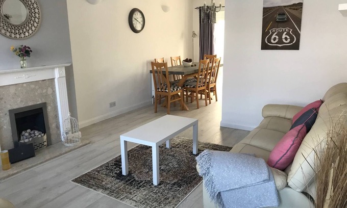 Dadlington House | Diana House - Great location.