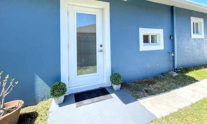 Golden Gate House | Diego's Blue guest house in Naples area.