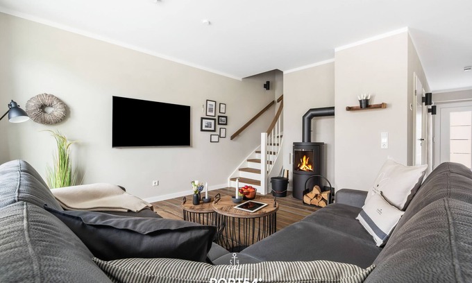 Westerdeichstrich House | Diekkieker - close to the North Sea and the beach, terrace, balcony, modern
