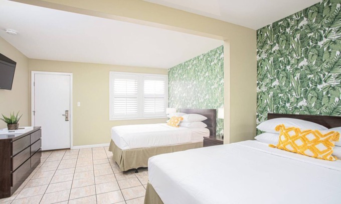 St. Augustine Hotel | Digital Retro Boutique Hotel - Double Full with Breakfast Nook near Downtown St. Augustine & the Beach