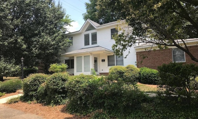 Dilworth House | Dilworth - Updated 8 BR, 4 BA Close to City-Center