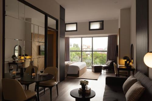 Thu Thiem Apartment | DingD0ng Suites - The Sun Avenue - Free Pool & Gym