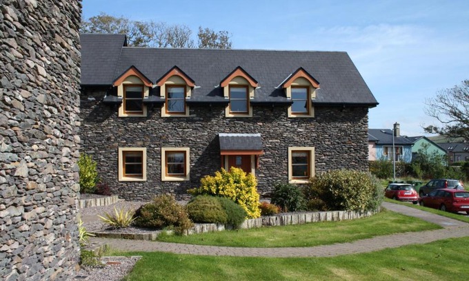 Dingle House | Dingle Courtyard 2 Bed (Sleeping 6)