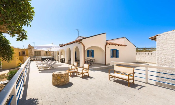 Lampedusa Bed & Breakfast | DipintodiBlu Charming House